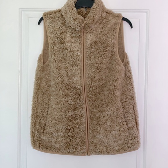 Sabrina Lauren tan zippered vest size small - Picture 2 of 6